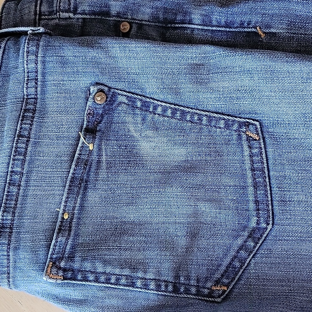 Pilcro and the Letterpress (Anthropologie) Jean shorts - Picture 12 of 12